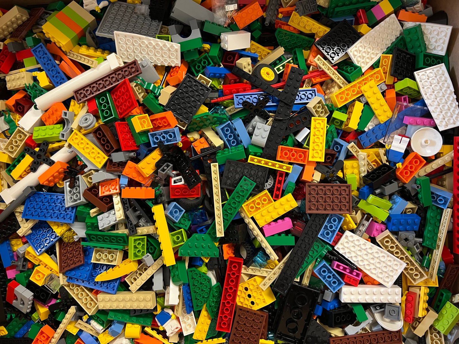 Complex shared LEGO® model built collaboratively